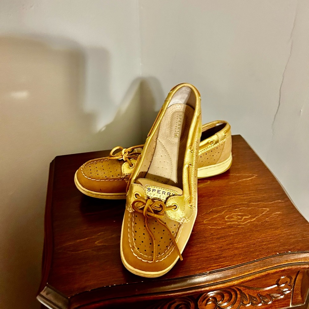 EUc Sperry tan and gold leather Boat Shoe 9